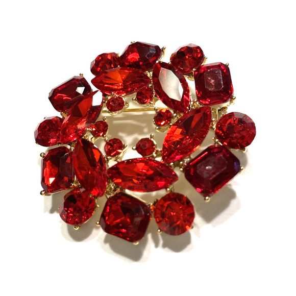 Red Rhinestone Wreath Brooch Gold Circle Statement Pin Classic Mid Century Look - Picture 2 of 6